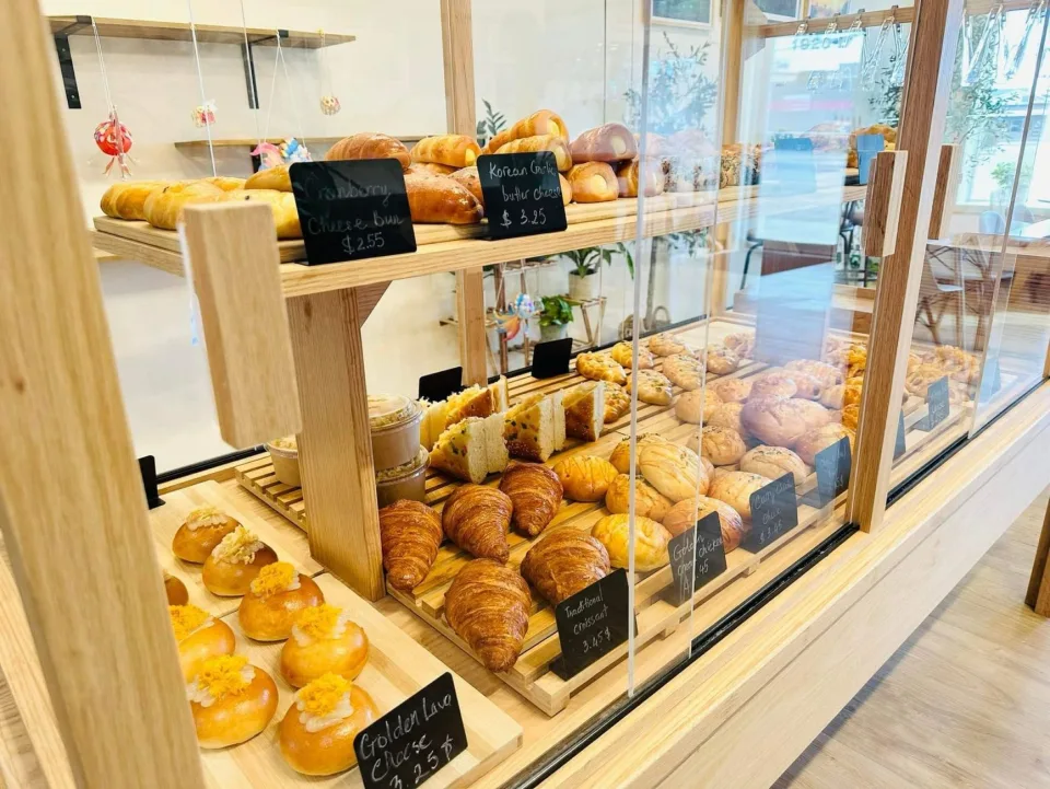 Bánh kem sinh nhật trang trí hoa